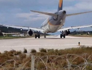 Σκιάθος: Τουρίστας θέλησε να καταγράψει την απογείωση αεροσκάφους και... εκτοξεύτηκε! (βίντεο)